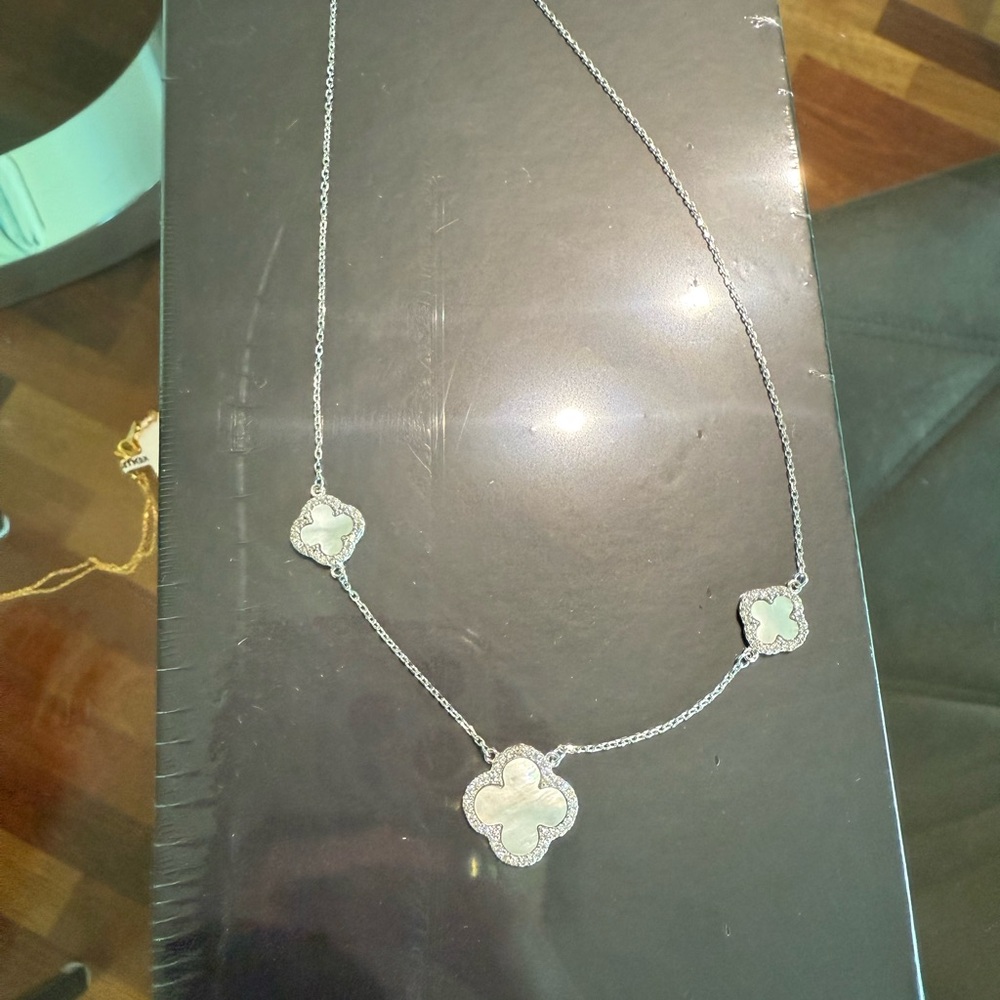 Rachel Zoe 925 Silver and Mother of Pearl Clover Necklace